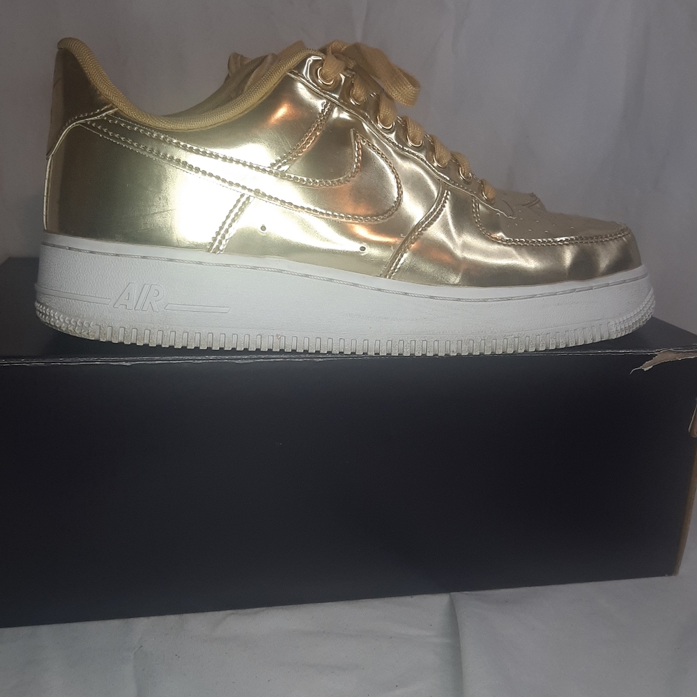 AF1 Air Force 1 Gold size 8 mens